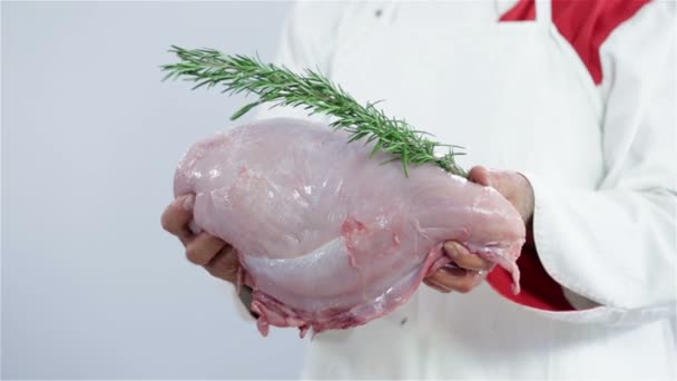 Carne di tacchino decorata in mani — Video Stock