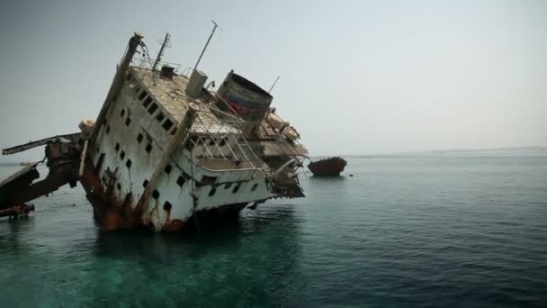 Landscape shot of sunken ship — Stock Video