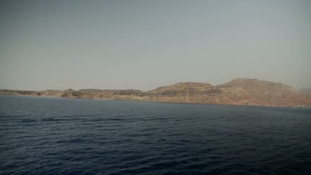 Viajando com barco no mar — Vídeo de Stock