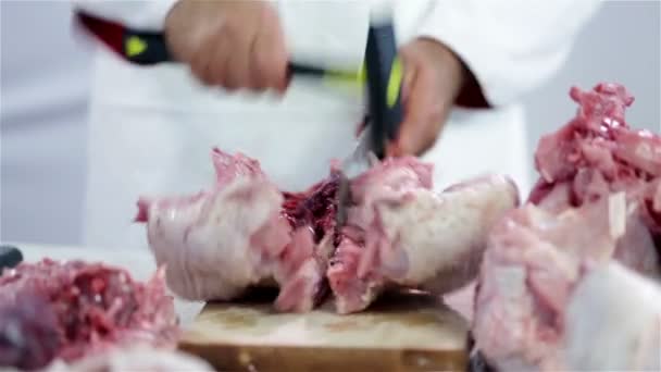 Chopping hard bones of turkey meat with hammer — Stock Video