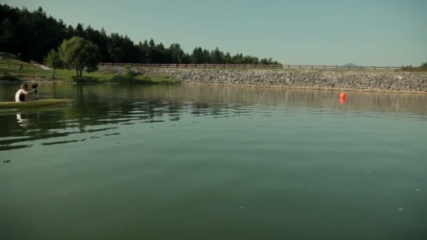 Kayaker making a turn in river — Stock Video