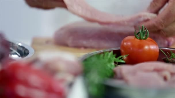 Zdobené deska pro krůtí steak — Stock video