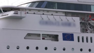 Kruvazörün middledeck uzun pan çekim