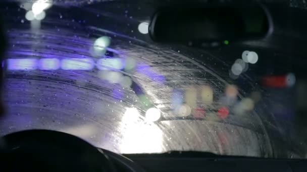 Windscreen wipers are removing rain from the windshield — Stock Video