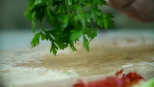 Wiggle with fresh washed parsley — Stock Video