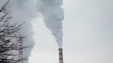 Duman dışında iki yüksek bacalar geliyor