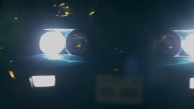Corvette ışıkları ile kameraya doğru sürüş açık