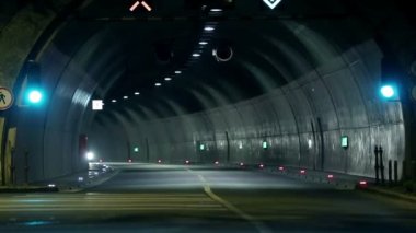 corvette kameraya doğru tünel üzerinden sürüş