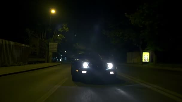 Car driving towards the camera at night city drive — Stock Video