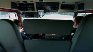 İtfaiye'nın kokpit bir sürücü ve yardımcı sürücü