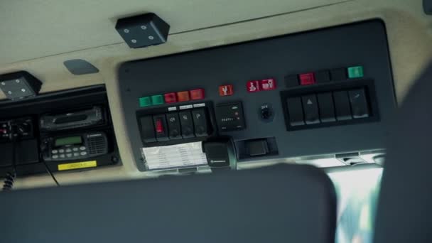 Εντολή panel στο εσωτερικό του το πυροσβεστικό όχημα — Αρχείο Βίντεο