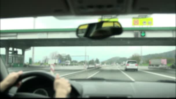 Conducir bajo el puente en cámara lenta — Vídeos de Stock
