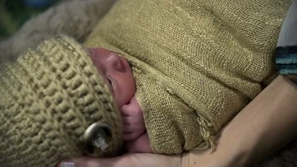 Baby coverd up in knitwear clothes from head to toes — Stock Video