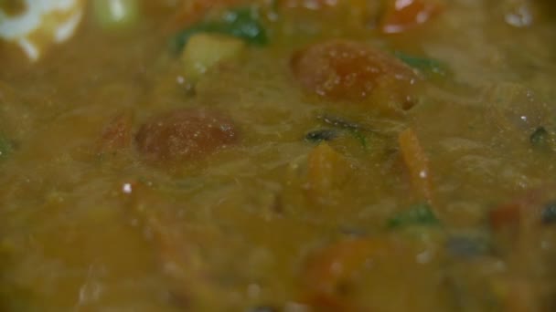 在锅中煮沸蔬菜 — 图库视频影像
