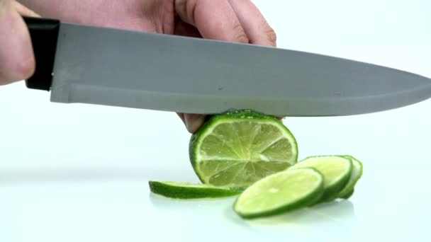 Cutting out a thin slice of juicy lime — Stock Video