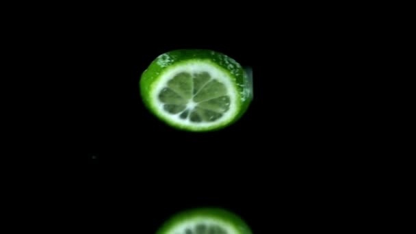 Slices of lime falling one over another — Stock Video