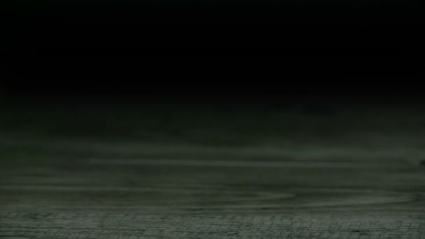 Pamplemousse tranché tombe en morceaux à l'impact 