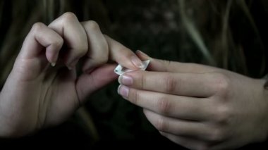 Sigara için kağıt filtre yapma detay