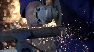 Elektrik değirmeni ağır çekimde kullanma