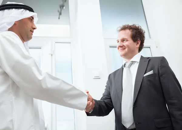 Businesspeople shaking hands — Stock Photo, Image