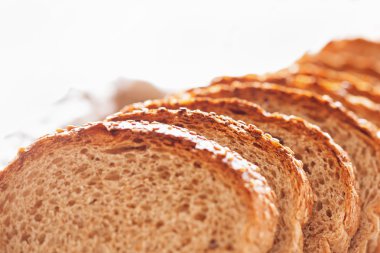 taze ekmek dilimleri