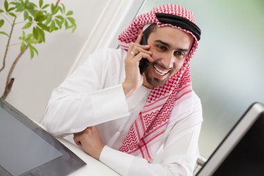 Ortadoğu işadamı telefon sohbet