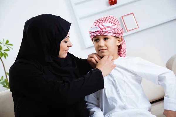 Arabic mother and son on couch — Stock Photo, Image