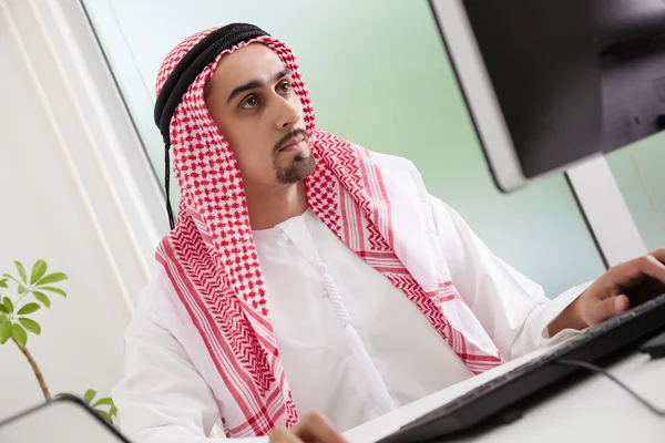 Arab businessman working in office — Stock Photo, Image