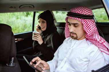 Arapça iş iki araba sonra