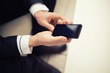 usinessman akıllı telefon kullanma