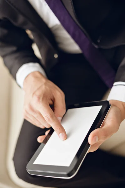 Man using digital tablet — Stock Photo, Image