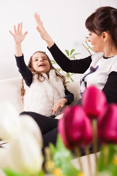 Menina e mãe para o dia da mãe — Fotografia de Stock