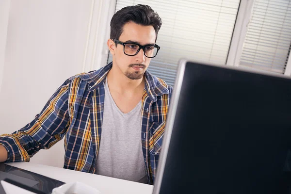 Graphic designer working in office — Stock Photo, Image