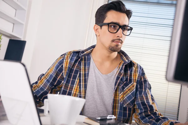 Graphic designer working in office — Stock Photo, Image