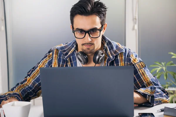 Graphic designer working in office — Stock Photo, Image