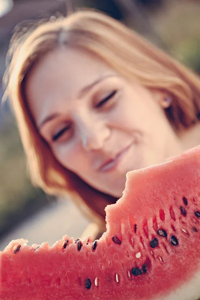 Woman Eating Watermelon — Stock Photo, Image