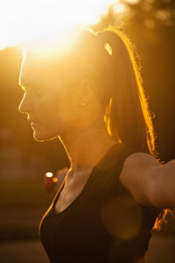 genç kadın çalışma dışarı