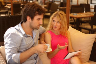 Çift dijital tablet kullanarak Café