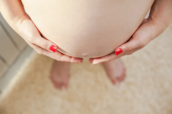 Barriga de mulher grávida — Fotografia de Stock