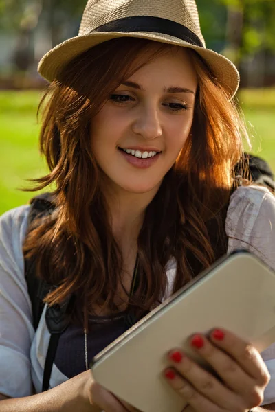 Young Tourist Girl Using Tablet — Stock Photo, Image