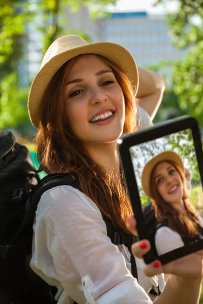 Tourist Girl Taking Selfie — Stock Photo, Image