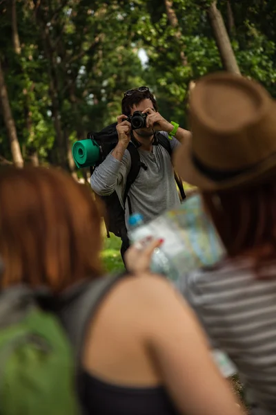 Turist folk ta foto — Stockfoto