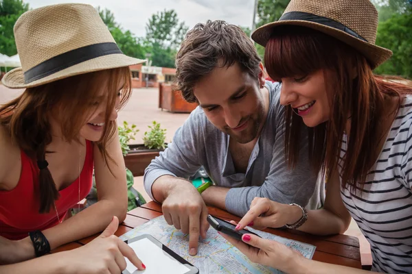 Tourists Taking Rest In Cafe — Stock Photo, Image