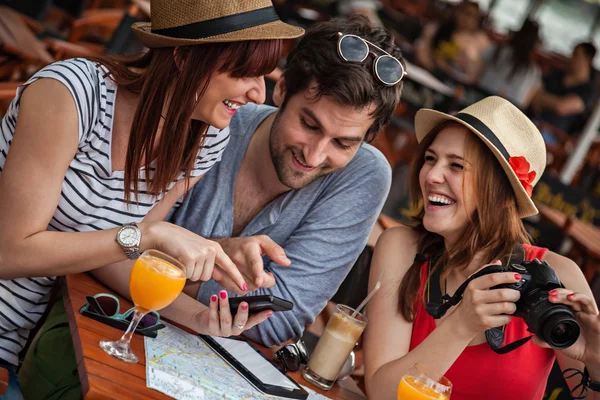 Tourists Taking Rest In Cafe — Stock Photo, Image