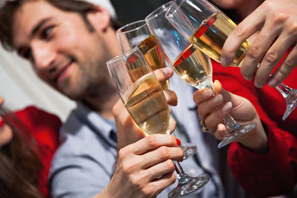 People having toast on new year's eve — Stock Photo, Image