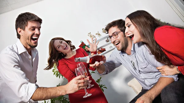 People opening champagne — Stock Photo, Image