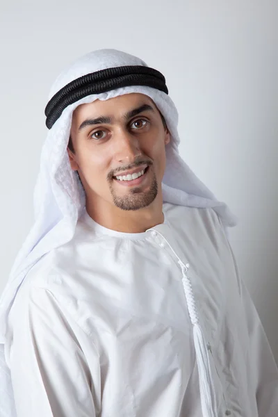 Jovem árabe sorridente — Fotografia de Stock