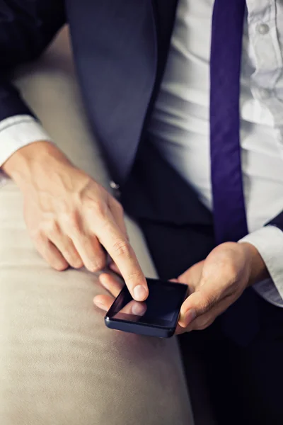 Businessman using smart phone — Stock Photo, Image