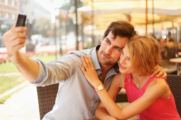 Pareja tomando autorretrato — Foto de Stock