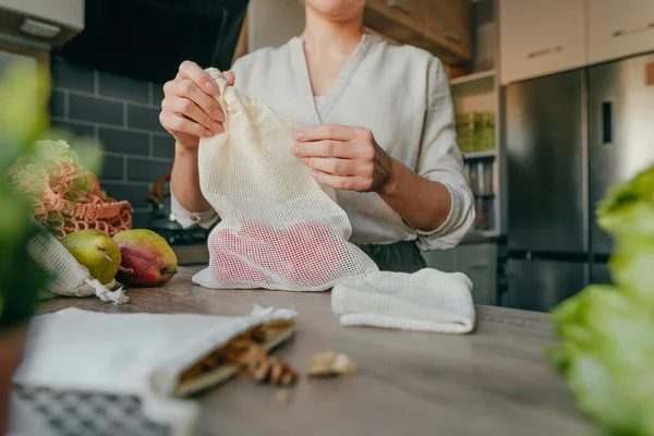 Young Woman Holding Organic Cotton Reusable Produce Bag Peppers Table — стоковое фото